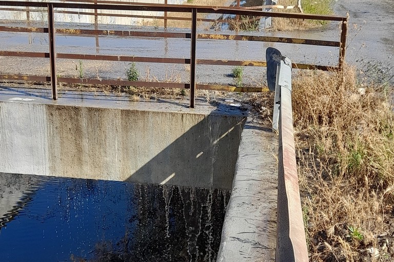 acqua che finisce nel canale Ciappetta Camaggio
