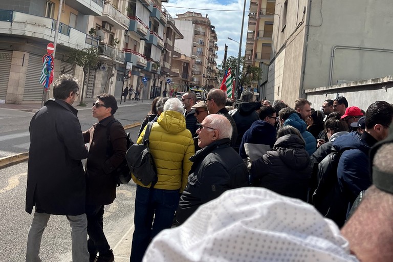 Sit-in davanti all’ospedale di Andria