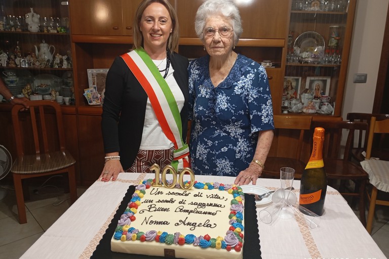 La signora Angela Lorusso con il sindaco di Andria