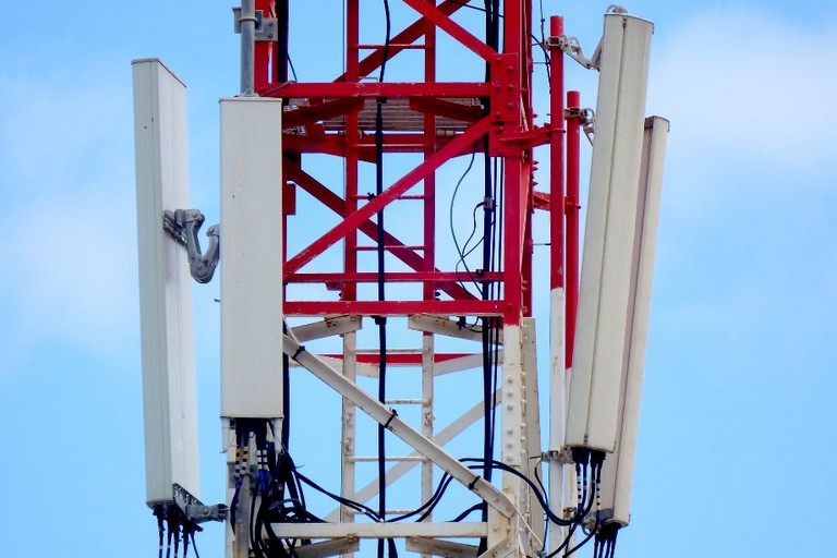 antenne telefonia e ripetitori per la radio frequenza