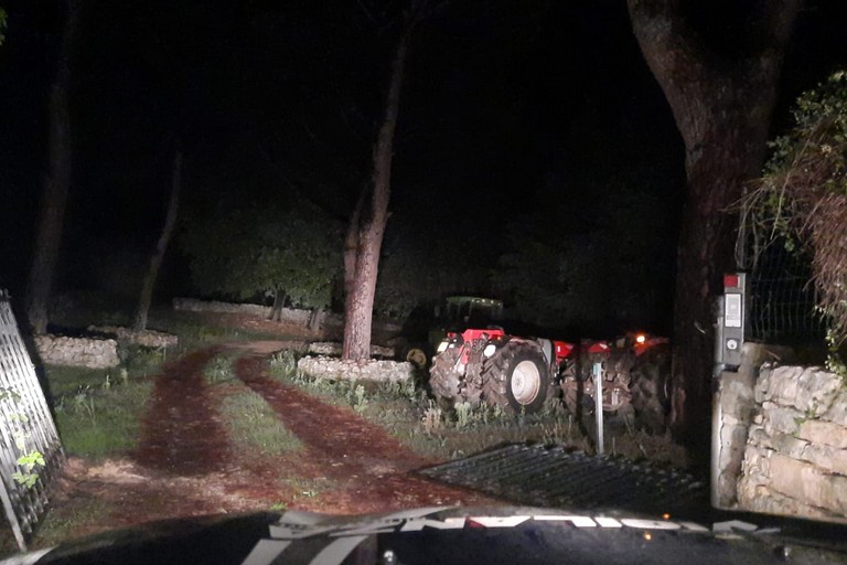 Trattori rubati a Ruvo di Puglia, ritrovati nelle campagne di Andria