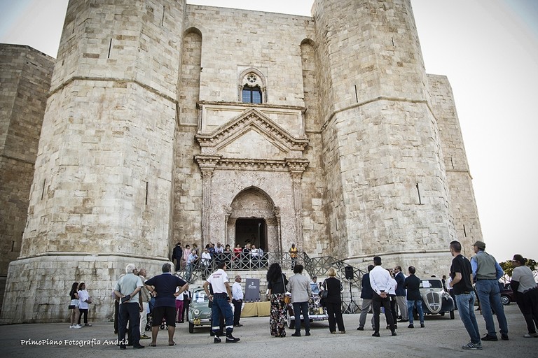 Raduno auto storiche castel del monte