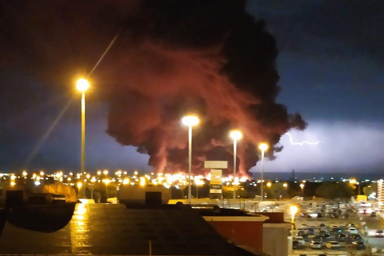 vasto incendio zona industriale di via Barletta ad Andria