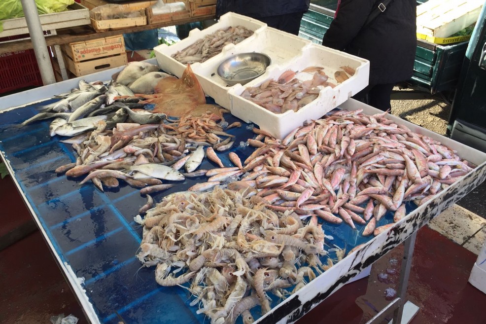 bancarella di pesce