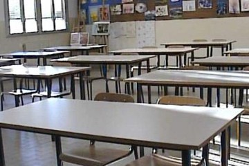 Banchi vuoti scuola