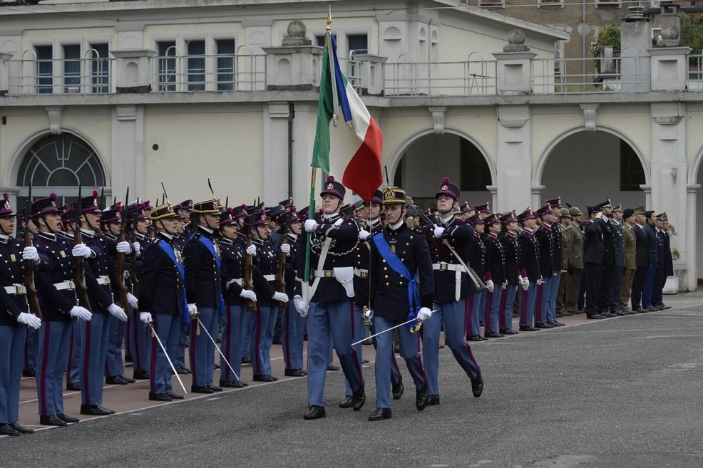 Sfilamento militari con Bandiera