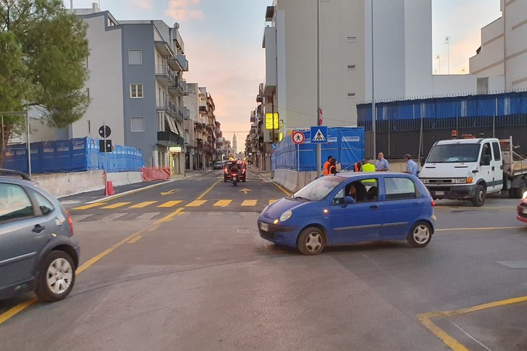riapre al traffico via Barletta