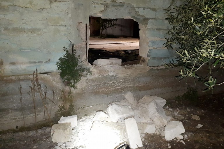 Tentativo di furto in un deposito di mezzi agricoli