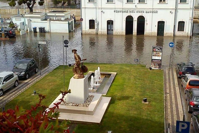 piazza del Bersagliere allagata