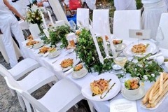 In 800 per la "Cena in bianco" di Piazza Catuma