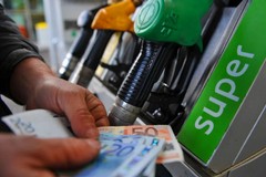 Caro carburanti, l’autotrasporto lancia l’allarme: «Le imprese non possono più assorbire i rincari»