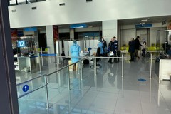 Variante covid 19 inglese: al via i tamponi agli aeroporti di Brindisi e Bari
