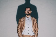Bebo Guidetti de Lo Stato Sociale stasera in Officina San Domenico col libro “Il capitale musicale”