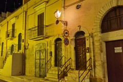 A fuoco ad Andria lampione della pubblica illuminazione