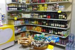 Aperture commerciali festivi, Emiliano: "Convochiamo le parti per soluzione condivisa"