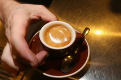 Il caro prezzi si vede al mattino: aumenta tutto dal cappuccino (+20%) al cornetto (+25%)