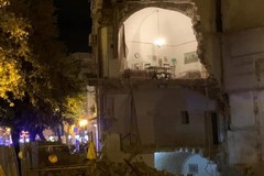 Crollo di via Pisani, il caso della famiglia Inchingolo: «Siamo sei persone in una casa piccola»