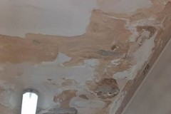 Cadono calcinacci dal soffitto di una cappella cimiteriale di Andria