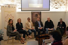 «Dietro le porte chiuse» per dire “no” alla violenza di genere e analizzare la rete di intervento