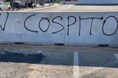 Scritte di solidarietà per Alfredo Cospito in largo Ceruti