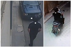 Scende dalla moto per defecare all'ingresso di un'abitazione: zozzone immortalato dalle telecamere