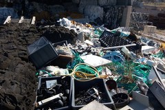 Piccole discariche di rifiuti crescono. E intanto si riduce la percentuale di raccolta differenziata