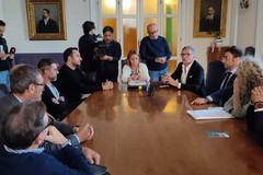 Caro bollette: luci abbassate e illuminazione con le candele nei locali di Andria
