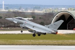 Caccia Eurofighter 36° Stormo di Gioia del Colle intercettano velivolo civile che aveva perso contatto radio