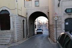 Porta Sant’Andrea o Arco Federico II di Svevia: con Castel del Monte e i tre Campanili simbolo della Città di Andria