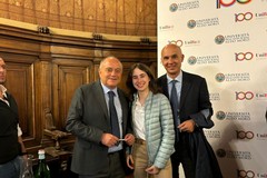 Nicola Gratteri a Bari, il saluto con il prof. Savino Santovito ex Ufficiale delle Fiamme gialle a Locri
