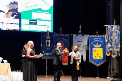 "Pugliesi nel Mondo": la Sindaca Bruno premia l'ambasciatore dell'Uruguay, Giovanni Battista Jannuzzi