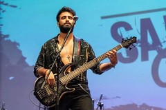 Il bassista andriese Giuseppe Inchingolo apre il concerto dei Rezophonic a Rutigliano con i Gadjos