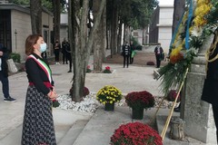 2 Novembre: ad Andria il sindaco Bruno in cimitero depone una corona di fiori