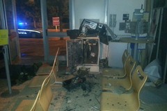Bancomat della Posta di via Aldo Moro assaltato nella notte