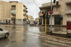 Torna a funzionare l'impianto semaforico di viale Togliatti con via Croce