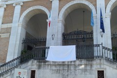 Ad Andria un lenzuolo bianco per la giornata della legalità
