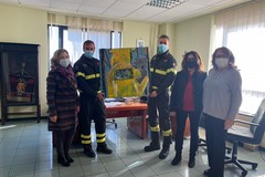 L’artista andriese Isabella Pistillo omaggia con un suo dipinto il corpo dei Vigili del Fuoco di Bari