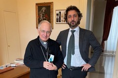 Pasqua del Signore, “l’olio della memoria” al Vescovo da parte del Questore