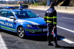 Detenzione e spaccio di stupefacenti, arrestato 23enne in A14