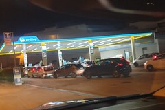Distributori a secco e spenti dopo le code di ieri, è caccia al carburante ad Andria