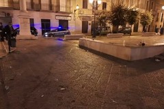 Devastazione e sporcizia: ecco cosa rimane in piazza Duomo