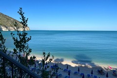 Quando anche le vacanze diventano una performance. Gli psicologi: "Il vero lusso è imparare a rallentare"