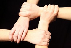 Giornata mondiale degli insegnanti: "Diamoci la mano. Scuola-famiglia: testimonianze a confronto”