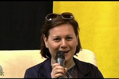 La scrittrice Milly Paparella alla scuola secondaria "Mons di Donna" per presentare il libro "L'erba dei conigli"