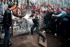 Ad Andria una mostra fotografica sul muro di Berlino
