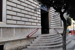 Termosifoni ancora spenti all'Oberdan, bambini al freddo e mamme in protesta