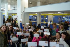 A scuola di filatelia ad Andria per scoprire cosa si nasconde dietro lo sportello postale