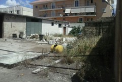 Ritrovato un uomo morto all'interno di un deposito in Via Castel del Monte