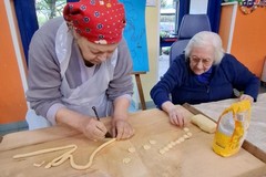 “Ciak, si impasta!": le ospiti della RSA di Andria in cucina raccontano la tradizione