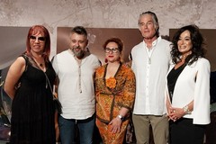 Ronn Moss e sua moglie Devin De Vasquez ad Andria per una mostra di artisti emergenti